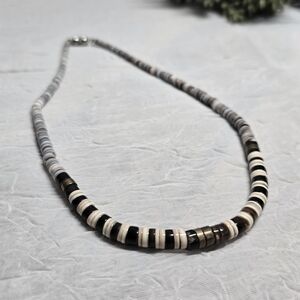 $3 with 5+ Bundle•Brown and white beaded necklace 0807